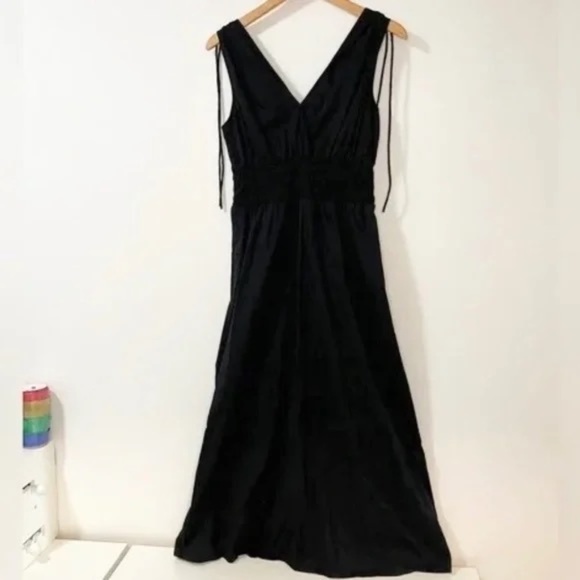 Old Navy Black Smocked Sleeveless Flare Maxi Dress - Size Small - Picture 2 of 8